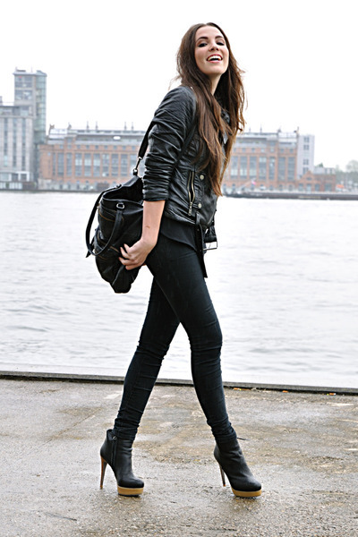 How To Wear Boots With Jeans - Black Boots and Black Jeans